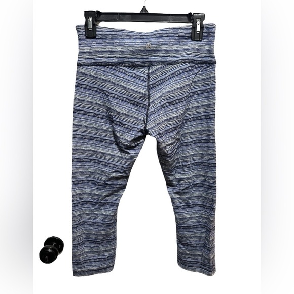 Lululemon Blue white and black Striped cropped capri wunder under Leggings - Picture 5 of 8
